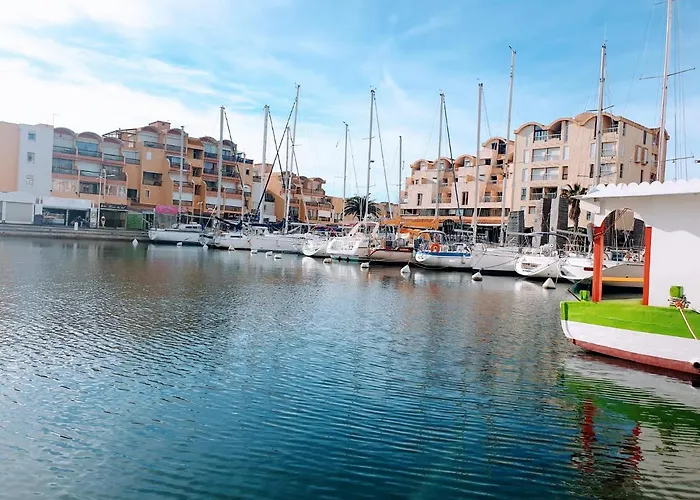 Escale A Au Coeur De La Marina Lejlighed